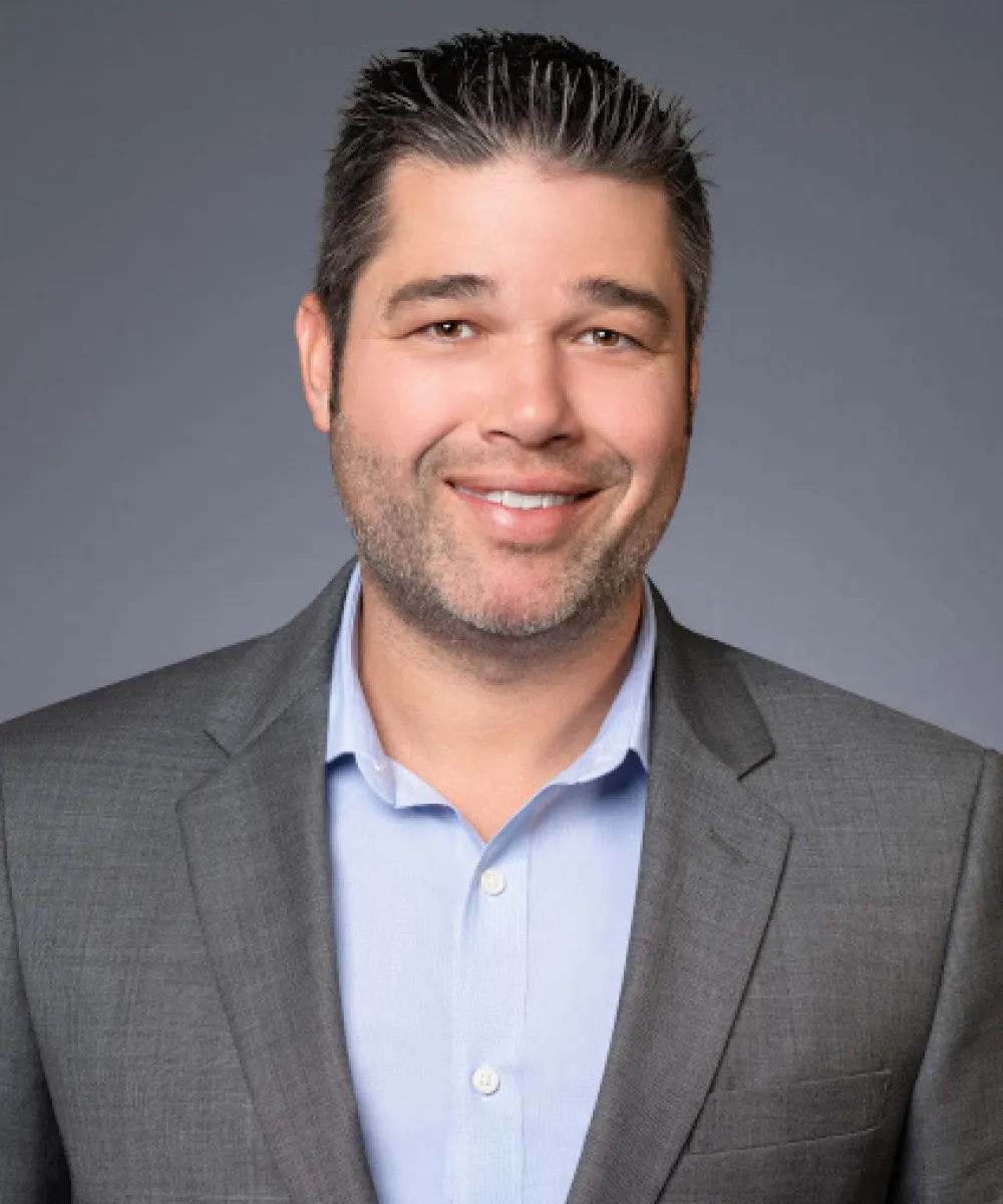 Thomas Mason headshot